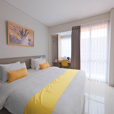 S101 Hotels Semarang Buitenkant foto