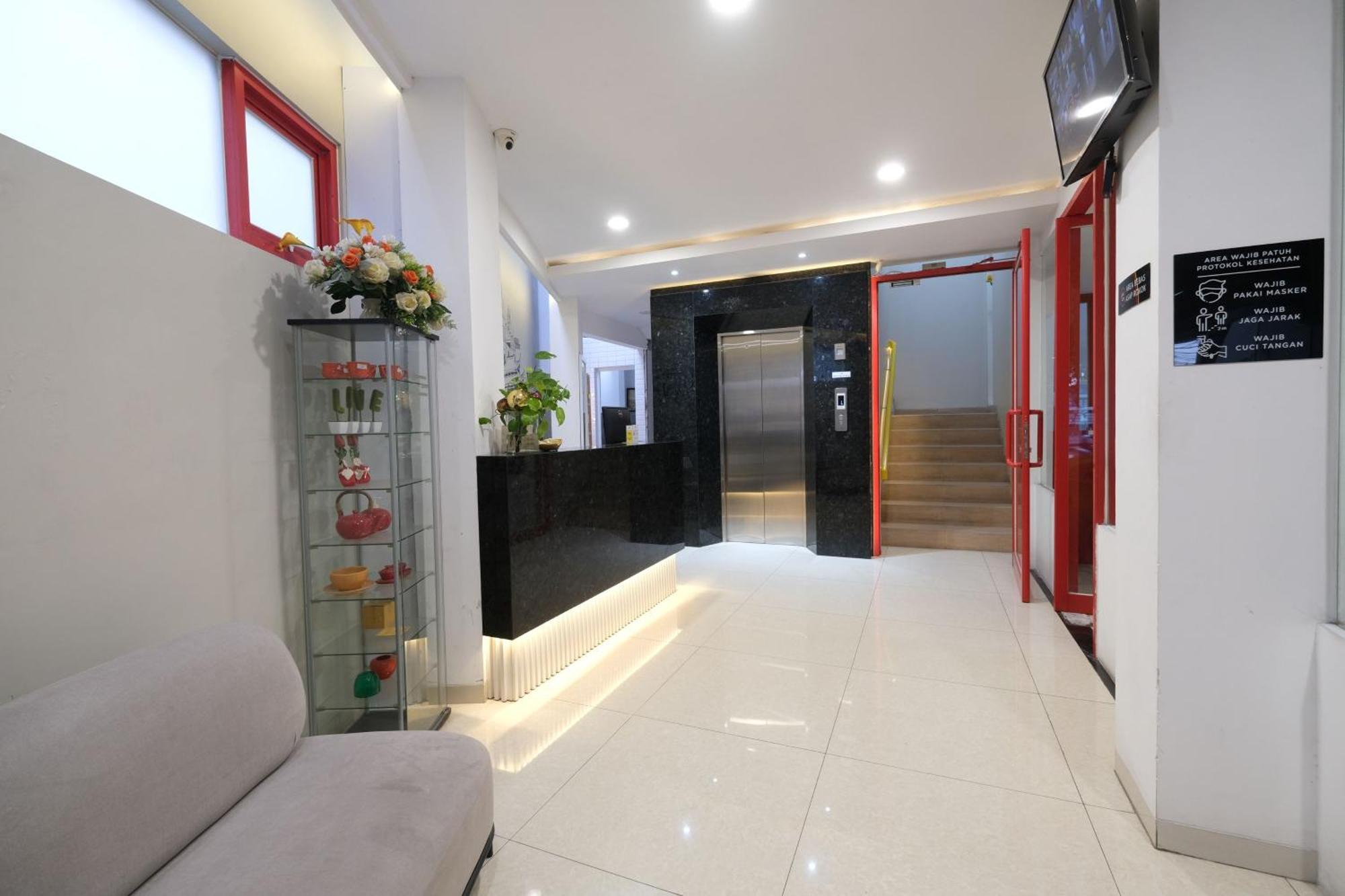 S101 Hotels Semarang Buitenkant foto