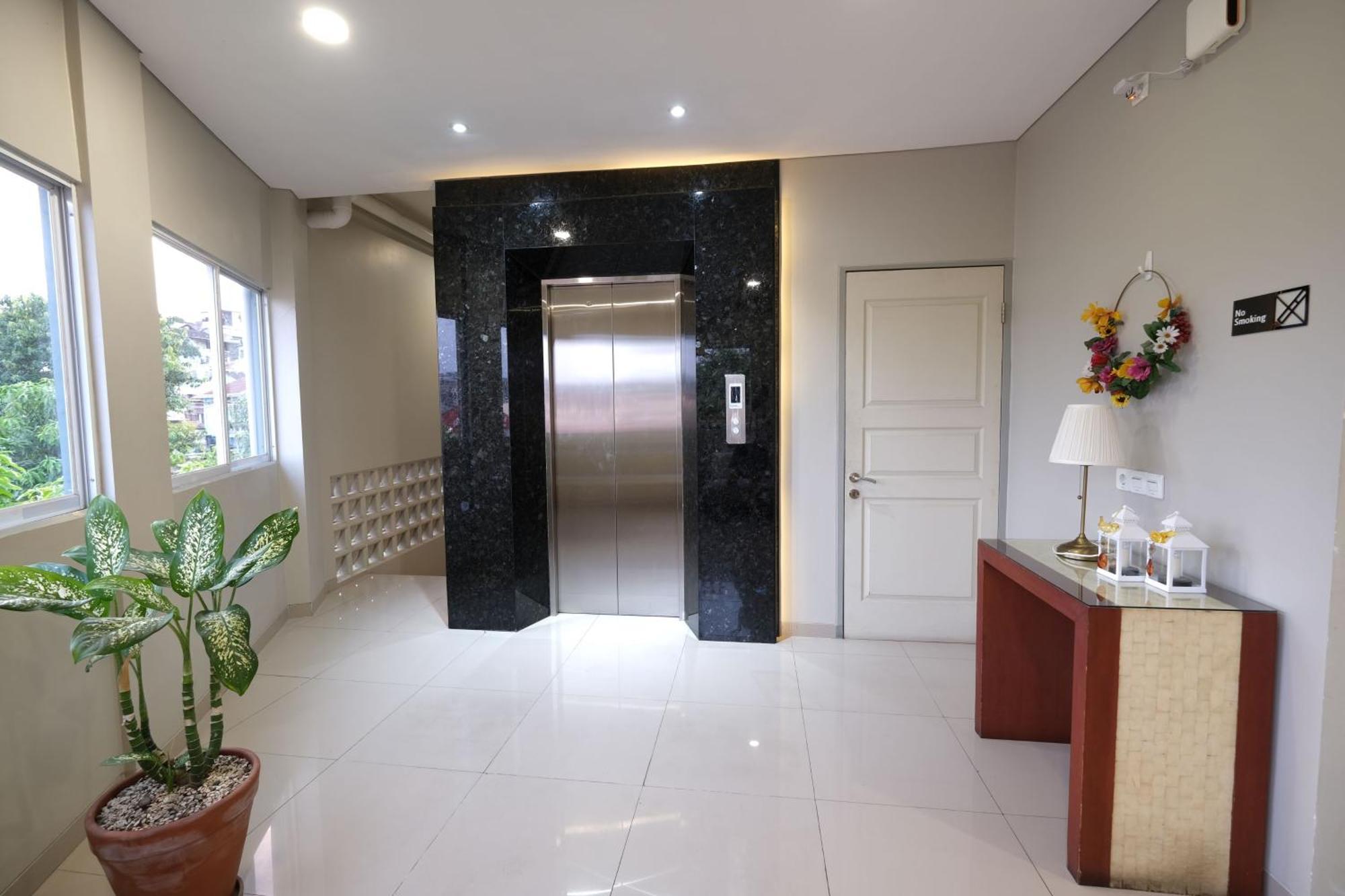 S101 Hotels Semarang Buitenkant foto